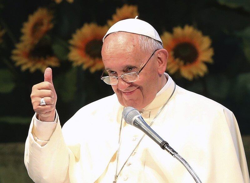 O papa Francisco sorri
durante encontro com jovens asiáticos em Dangjin, na Coreia do Sul. Ele está em
uma visita de cinco dias pelo país