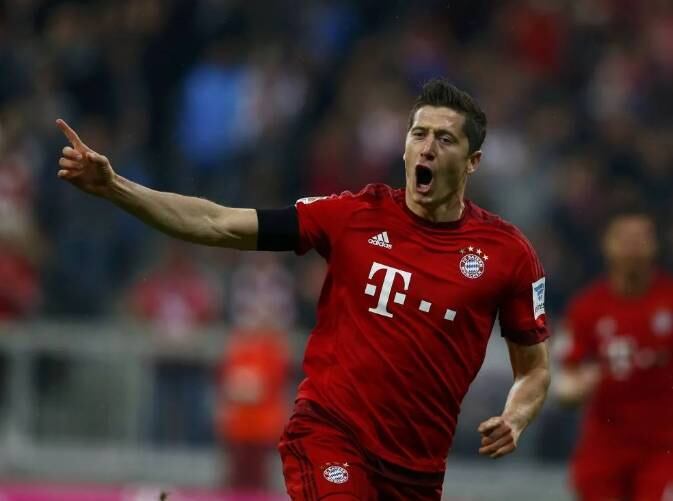 Depois de ser vice pelo Borussia Dortmund na final contra o Bayern de Munique em 2012/13, Lewandoswki se tornou campeão e um dos maiores artilheiros da competição exatamente pelos Bávaros. O polonês venceu na temporada 2019/20.