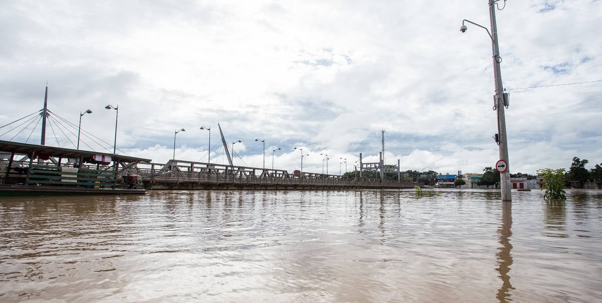 As duas pontes no centro de Rio Branco estão interditadas