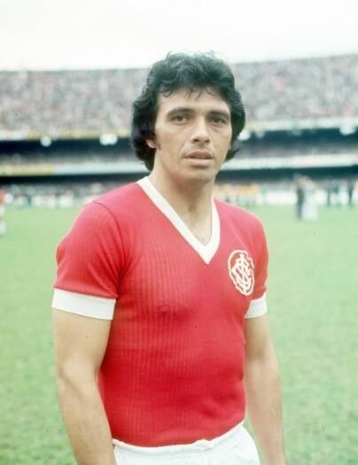 Outro craque de estirpe foi Elias Figueroa, que marcou época no Inter-RS, entre 1971 e 1977. Em pesquisa realizada pela Conmebol ele compõe a melhor seleção sul-americana de todos os tempos. Antes da Fifa eleger o Bola de Ouro, a partir de 1991, ele foi escolhido o jogador do ano, pela mesma entidade, em 1976