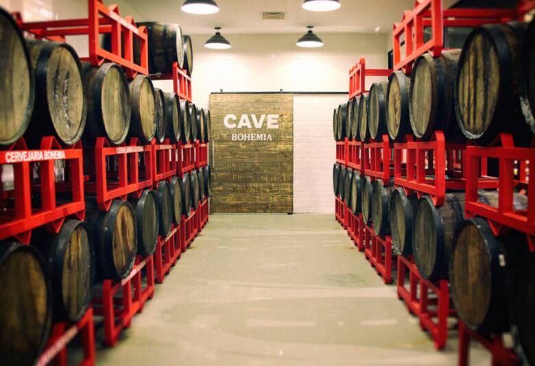 Dentre as principais atrações da cervejaria está a Cave Bohemia, com mais de 60 barris para envelhecimento das cervejas da marca