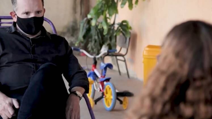 A saga de Lázaro

Durante as buscas por Lázaro Barbosa, acusado de matar uma família inteira e um caseiro, sequestrar três pessoas e trocar tiros com a polícia em Goiás, Cabrini entrevistou a esposa do assassino, Ellen Vieira da Silva. Ela afirmou que a letra encontrada em um relato de seis páginas era de Lázaro e que ele estava totalmente arrependido, principalmente pela parte em que planejava um suicídio: "Para não haver mais nada com ninguém, talvez eu me mate por ai..."