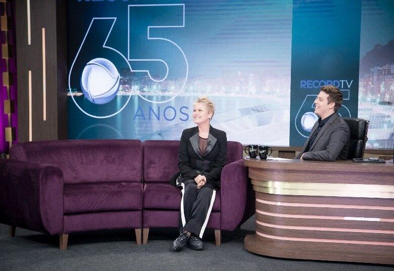 Ela, por exemplo, lembra da comoção que provocou em seus fãs, uma vez que retornaria à programação depois de quase dois anos longe do comando de uma atração
• VÍDEO: Xuxa participa do Programa do Porchat nesta quarta-feira (19)