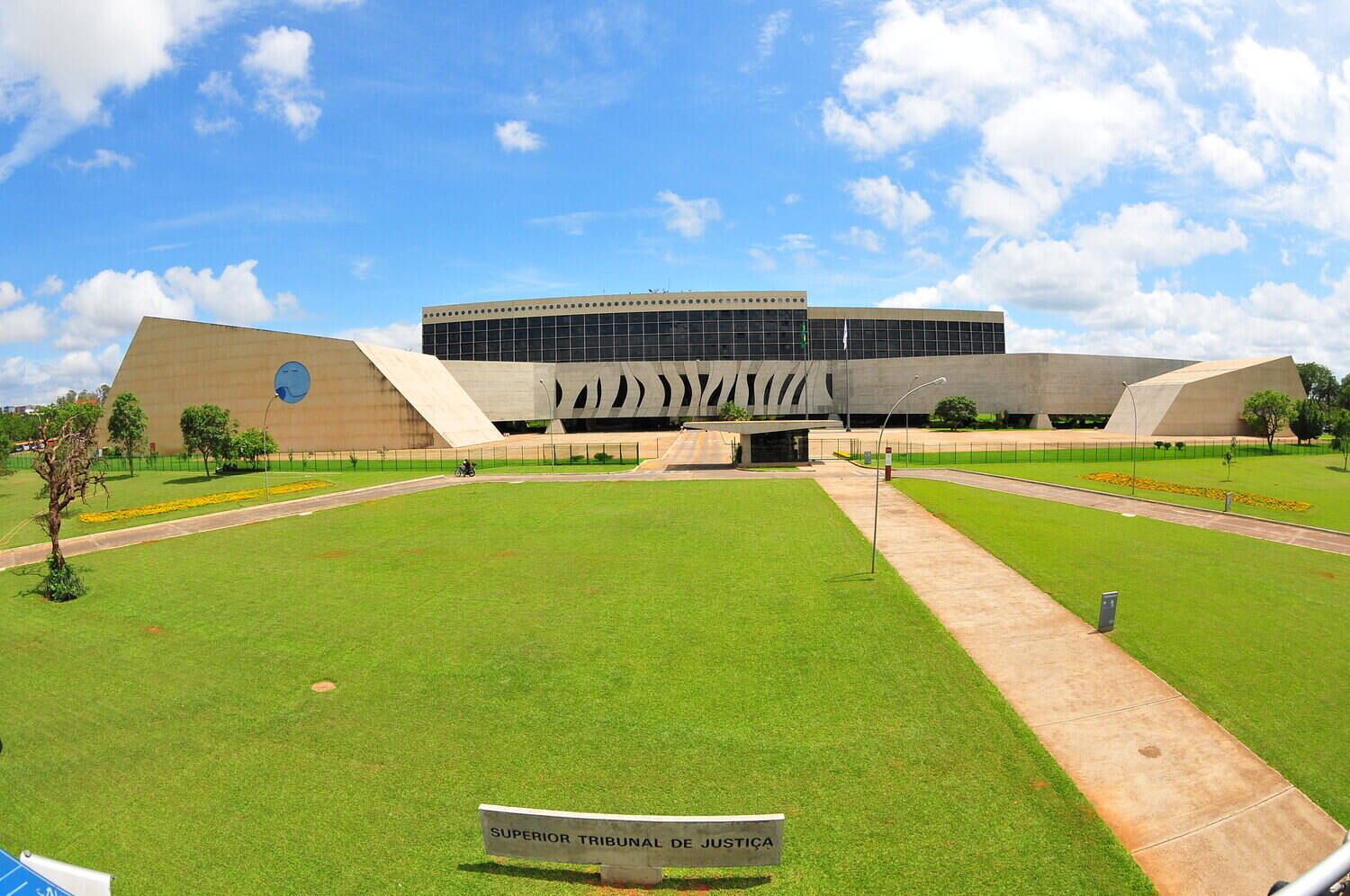 Contrato não foi assinado pelos pais, justificou o STJ