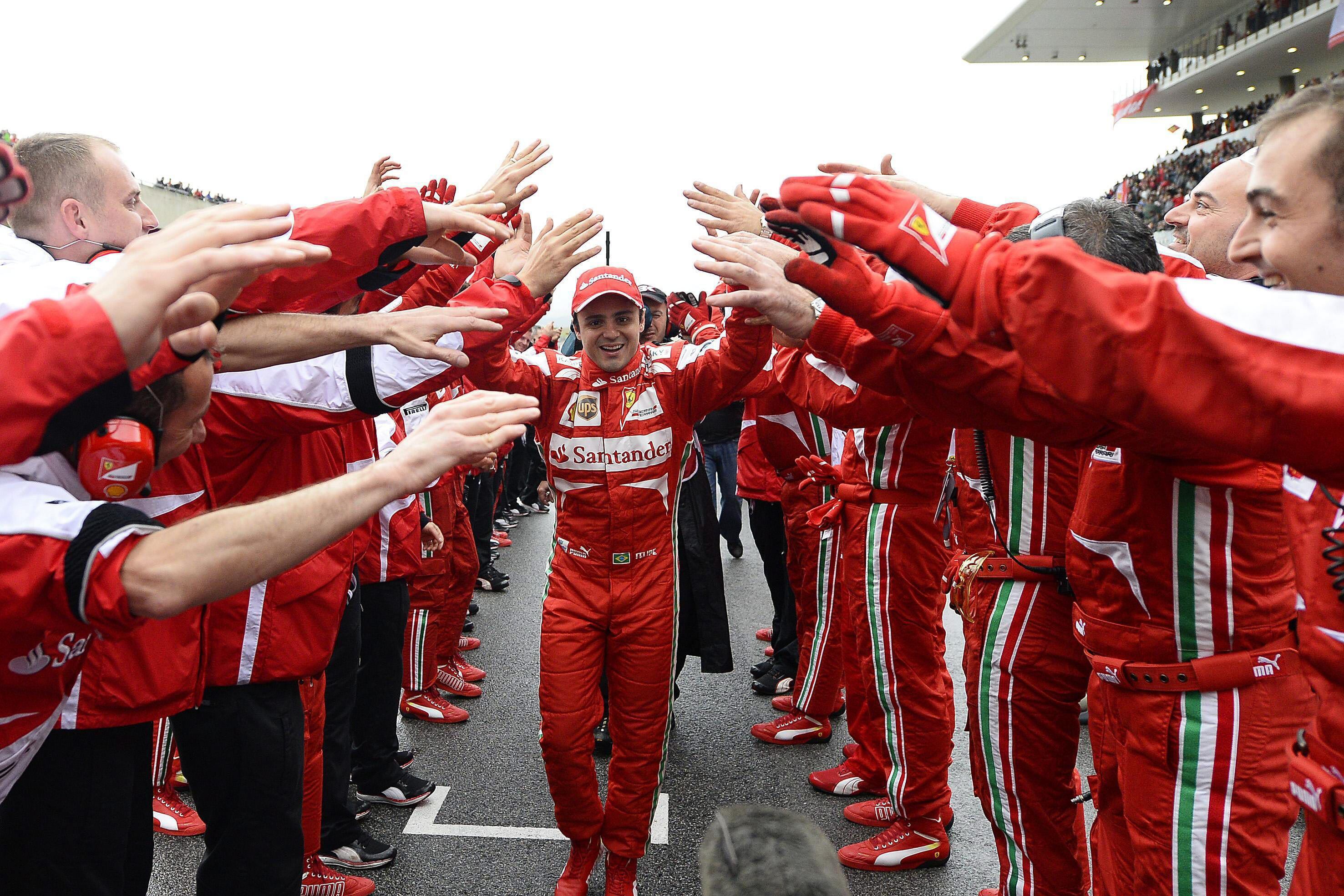 O brasileiro Felipe Massa, que deixou a Ferrari na última temporada, vai estrear pela Williams com o número 19. O píloto já havia anunciado sua preferência anteriormente e disse que o número é especial por ter sido usado desde seus tempos de kart