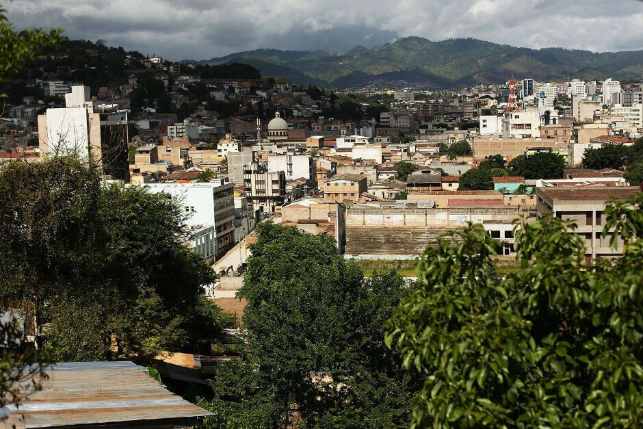 Tegucigalpa, capital de Honduras, implementou em 2008 um rodízio mais rígido. Os motoristas cadastram seus veículos e, de acordo com a placa, são obrigados a ficar um dia da semana sem utilizá-los 

Conheça o R7 Play e assista a todos os programas da Record
na íntegra!
