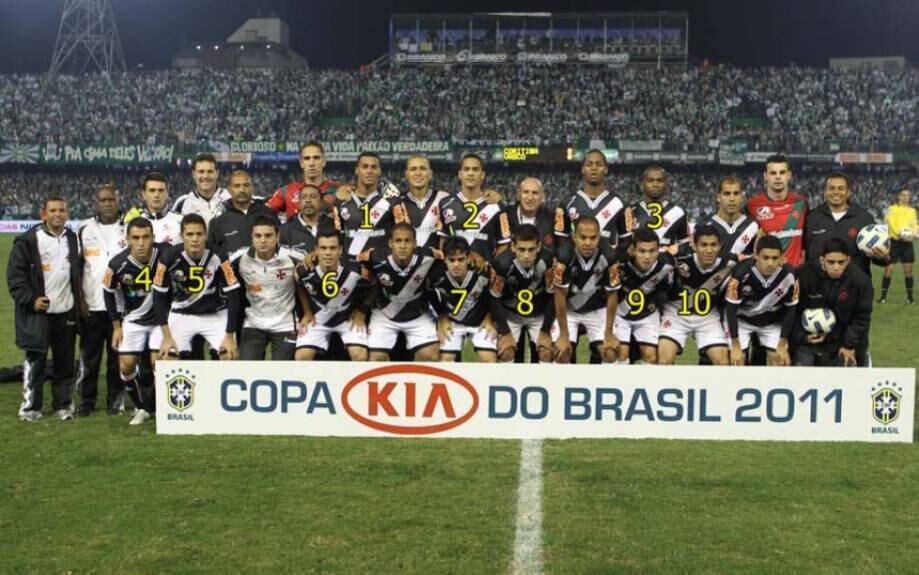 Com nomes experientes, como Fernando Prass, Alecsandro, Fagner e Diego Souza, o Vasco conquistou a Copa do Brasil em 2011 e se garantiu na Libertadores no ano seguinte. A equipe carioca passou pelo Coritiba na final. De lá pra cá são 8 anos sem comemorar nada nacional