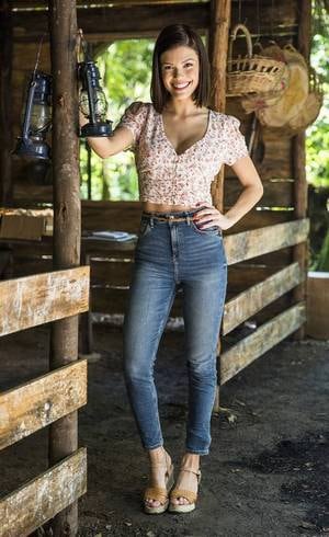 Vitória Strada é Kyra em "Salve-se Quem Puder"