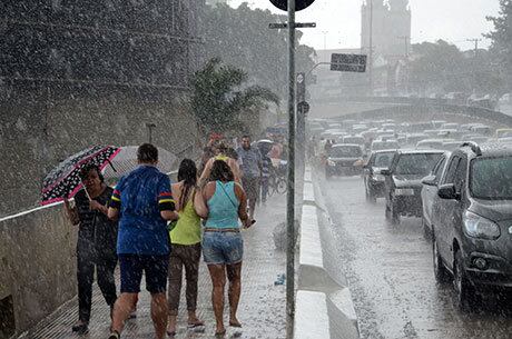 Chuva forte atingiu a capital paulista neste sábado
