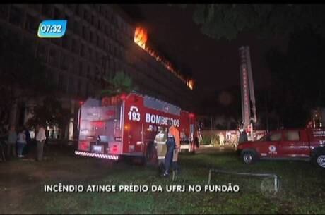 Incêndio atingiu oitavo andar da reitoria