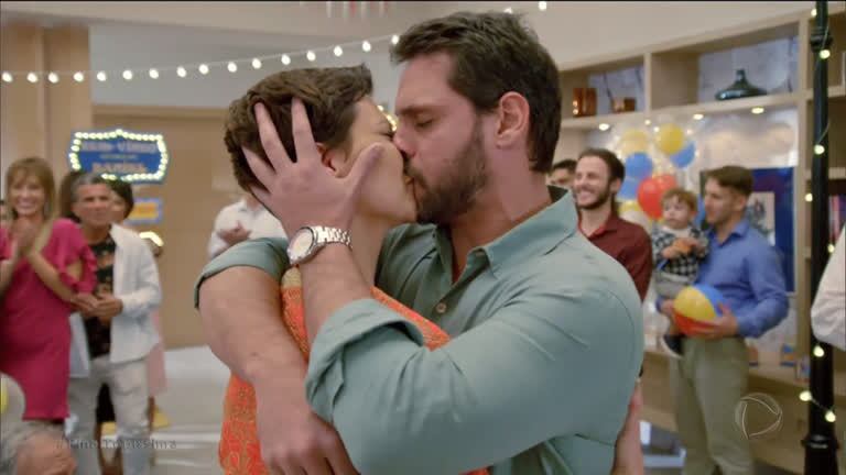Beijo de Sophia e Antonio no último capítulo