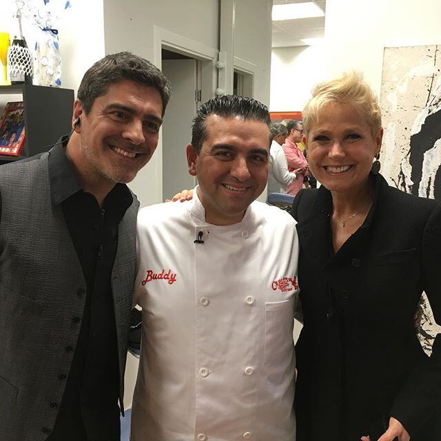 Em conversa com o R7, Xuxa contou que o confeiteiro Buddy Valastro se ofereceu para fazer o bolo da festa de 18 anos da filha Sasha, que completa a maioridade em 28 de julho