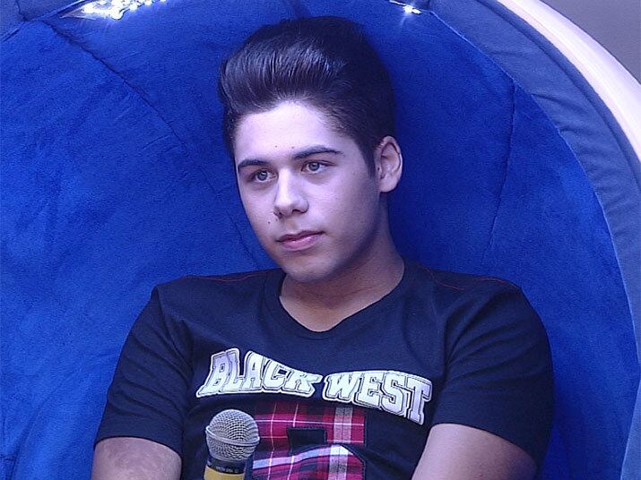 Mas o que será que é preciso para conquistar o coração dele? O cantor deu o caminho das pedras!

— A mulher para conquistar o coração do Zé tem que ser gente boa, simples e que goste dos meus amigos. Para dar certo qualquer casamento, tem que gostar dos amigos. 

Assista todas às transformações da Hora do Faro no R7 Play!  
