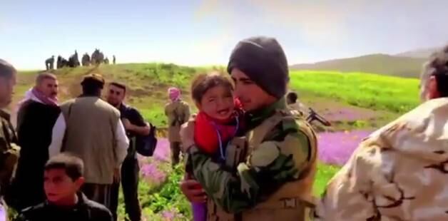 O drama é grande durante o trajeto: em busca de um futuro de esperança, o trauma com o passado recente ainda assusta, ainda mais as crianças