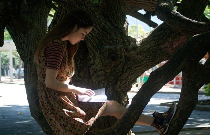 De acordo com os especialistas, um ator iniciante da novelinha Malhação leva R$ 1.500 mensais. Remuneração equivalente à de uma recepcionista. É claro que ser ator é uma profissão muito diferente, mas é preciso ralar muito para chegar ao topo.

A atriz Cacá Ottoni é a Morgana na novela Malhação e é um exemplo de quem começou ralando muito e que pode ser quem sabe uma Fernanda Montenegro daqui alguns anos

