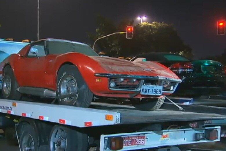 Dentre os modelos, destaques para este Chevrolet Corvette Stingray, dos fim dos anos 60