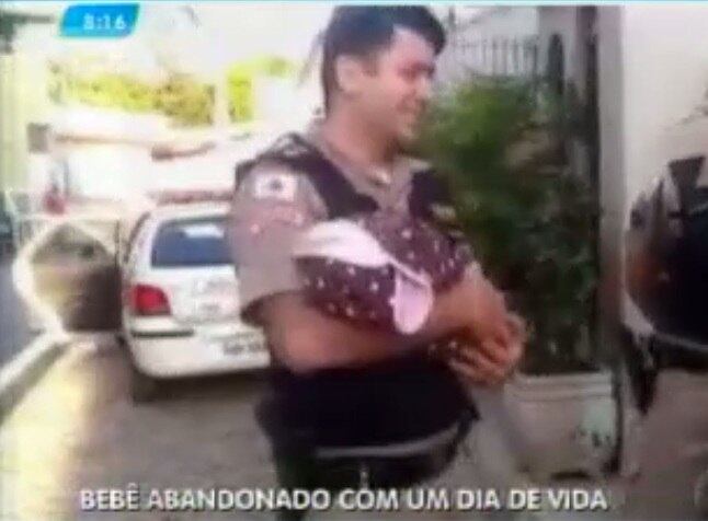 Bebê foi levado pela polícia até uma unidade de saúde e passa bem