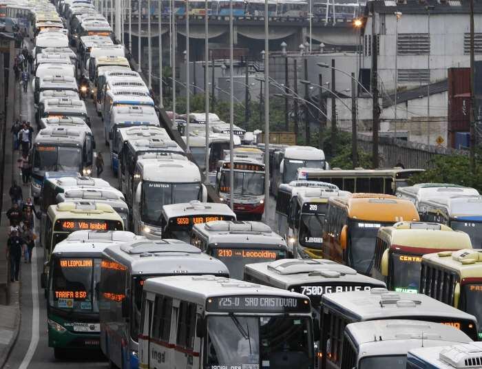 Motoristas enfrentaram congestionamento no primeiro dia de fechamento de trecho da avenida Rodrigues Alves