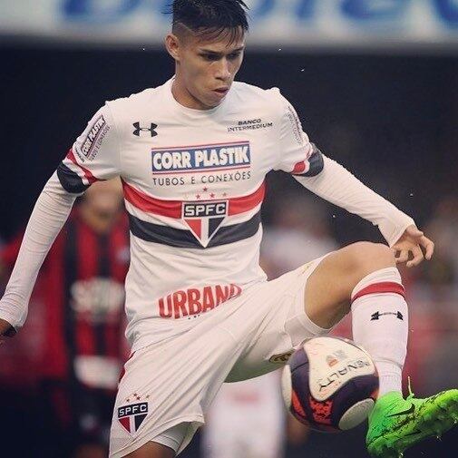 Após um tempo de irregularidade, Luiz Araújo se firmou no elenco titular do São Paulo em 2017. O jogador, porém, não durou muito e foi vendido para o Lille, da França, por cerca de R$ 30 milhões 
