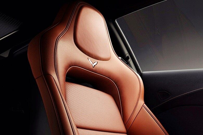 Os assentos e o acabamento da cabine têm várias opções de revestimentos em couro, ao gosto do freguês

Saiba tudo sobre carros! Acesse www.r7.com/carros