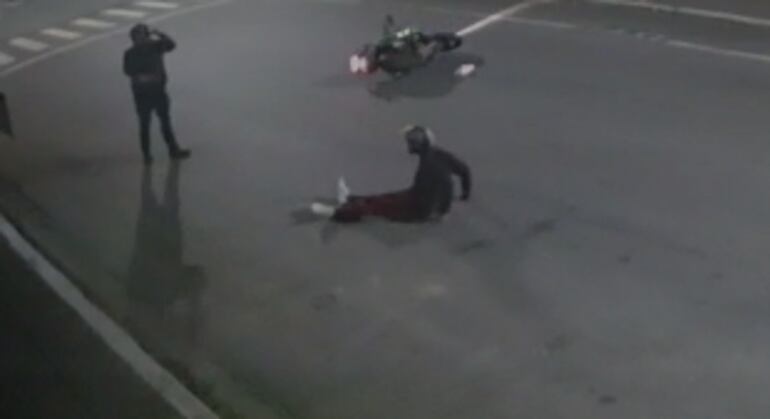 Após pegar a arma, vítima diz ter atirado contra suspeito para contê-lo