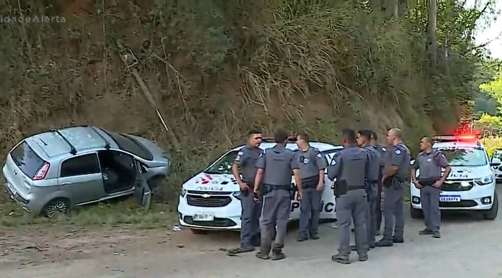 Carro em que PM era levado por criminosos foi perseguido pela polícia