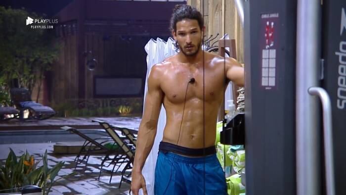 João ficou exausto com a bateria de exercícios


Vida diz para Fernanda Lacerda: "Você vai ficar gorda"
