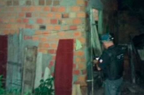 Suspeito foi até a casa da vítima, arrombou a porta e houve mais uma discussão