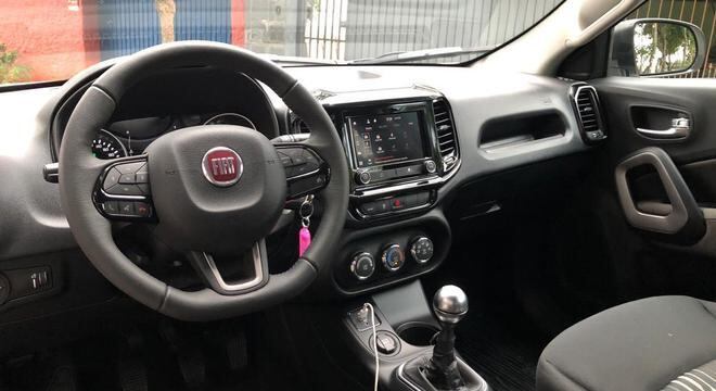 Versão testada vem com multimídia de 7 polegadas