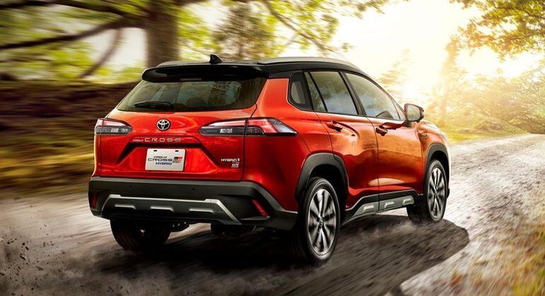 Rodas são de liga leve de 18 polegadas