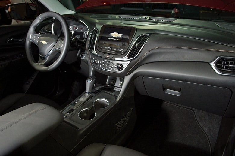 Mas, por enquanto, não há confirmação da chegada novo Chevrolet Equinox por aqui. O único indicador são as vendas ruins do Captiva, que somou pouco mais de 900 unidades entre janeiro e agosto. O SUV seria uma opção intermediária entre o compacto mexicano Tracker e o SUV grande Trailblazer