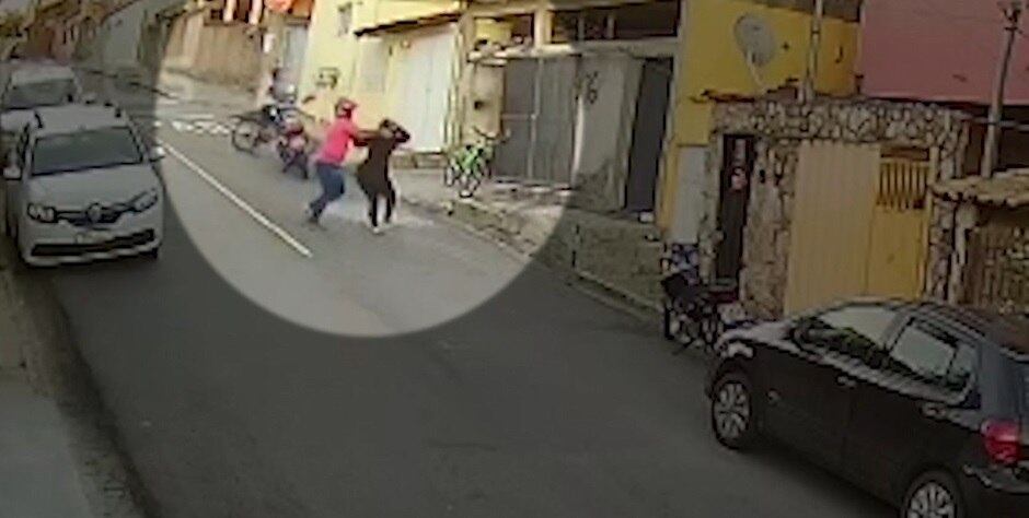 Agressão só terminou após a vítima cair no chão