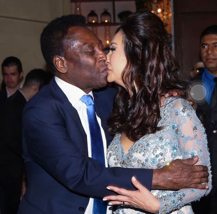 Em 2016, Pelé se casou com a empresária Márcia Cibele Aoki, com quem se relacionava desde 2010.