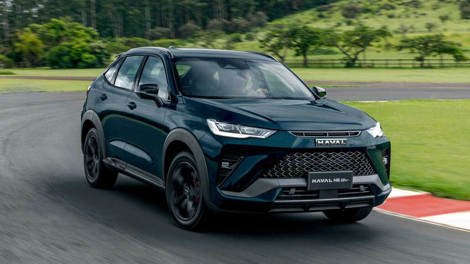 Apenas com os motores elétricos, o SUV híbrido plug-in pode rodar até 170 quilômetros, uma vez que traz bateria de 34 kWh