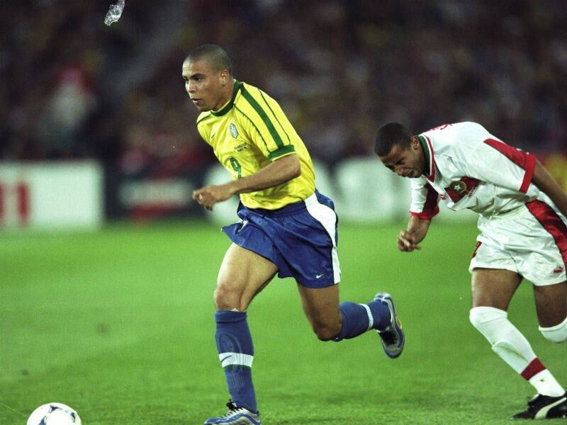 Maior artilheiro da história das Copas, com 15 gols, Ronaldo só conseguiu marcar na segunda partida em que esteve em campo pela competição. Depois de passar em branco pela sua estreia do Mundial de 1998, contra a Escócia, ele balançou as redes aos nove minutos da segunda partida, diante do Marrocos. Total: 99 minutos