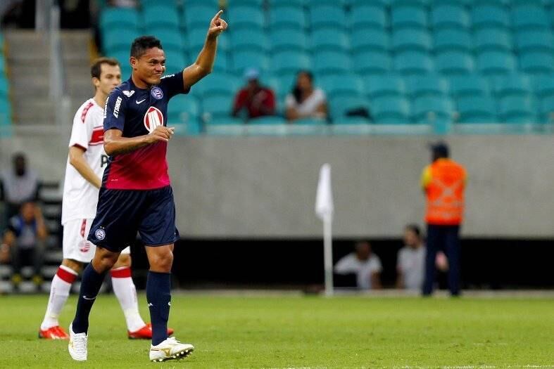 Considerado o Pirlo do Bahia, Hélder alternou jogos bons e ruins pelo clube baiano, o que rendeu algumas críticas por parte da torcida do Tricolor