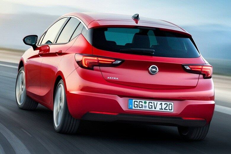 Diversas alterações contribuíram para a redução de peso, como a nova arquitetura, e também a redução do tamanho, o que também beneficiou a aerodinâmica do novo Astra