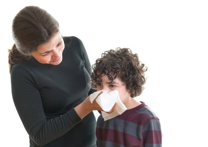 Criança transmite o vírus da gripe por até 14 dias, diz médica