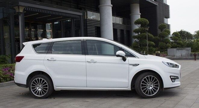 Minivan tem três fileiras de bancos e usa motor 1.5 turbo e câmbio automático de oito marchas