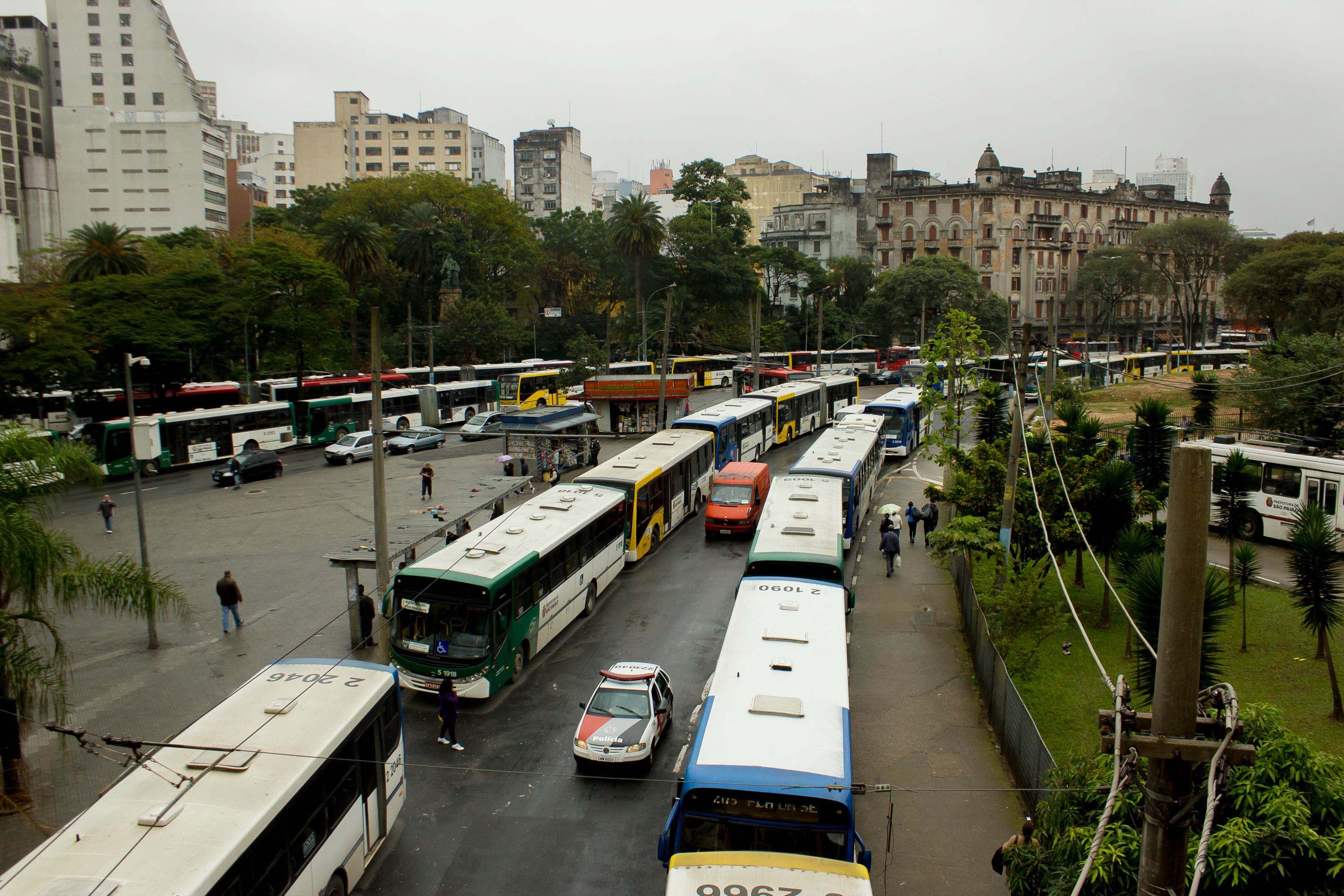 SPTrans chegou a realocar ônibus para a área externa de terminal