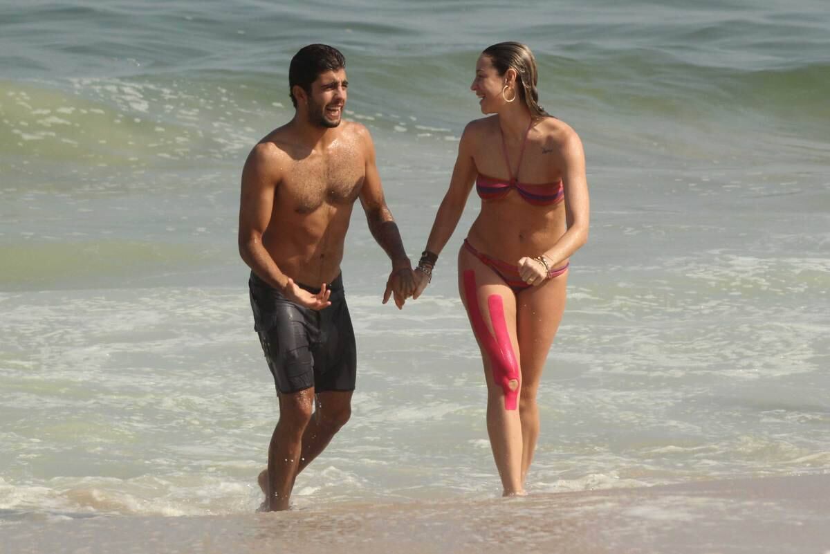 Casal mostrou entrosamento durante banho de mar