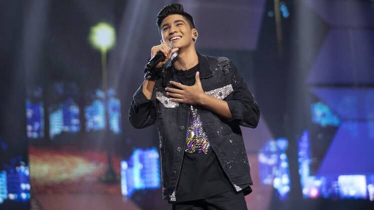 Miguel acertou
na escolha e empolgou o painel de jurados com o sucesso Dormi na Praça, de Bruno e Marrone, que o fez seguir na competição