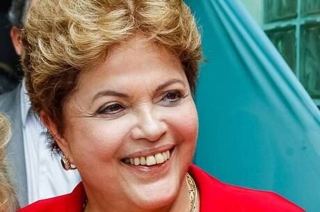 Dilma manda recado a críticos da economia e estimula investimento