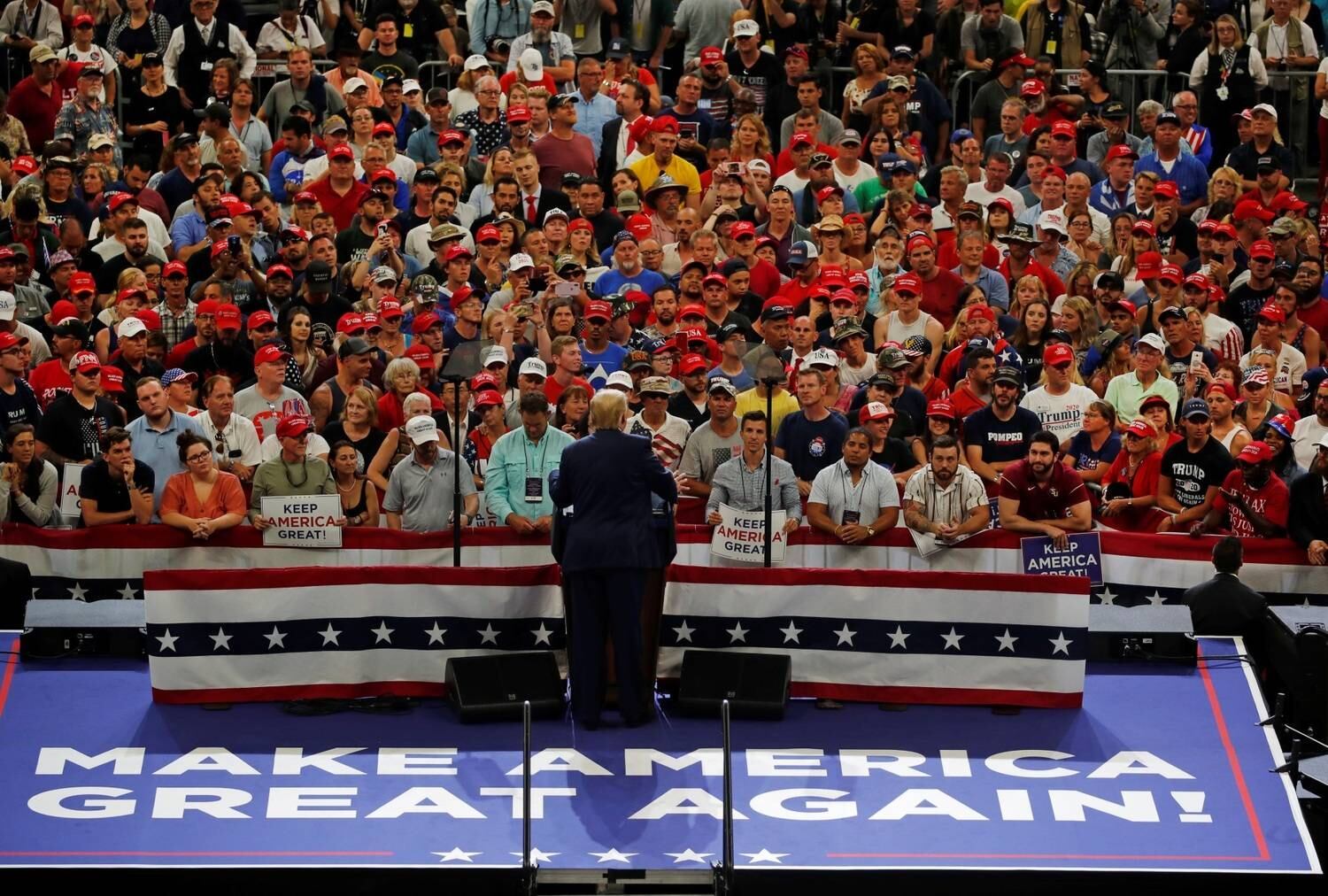 "A única coisa que estes políticos vão entender é um terremoto nas urnas, fizemos uma vez e vamos voltar a fazer, e desta vez vamos terminar o trabalho", disse Trump a cerca de 20 mil simpatizantes em um comício em Orlando, no estado da Flórida