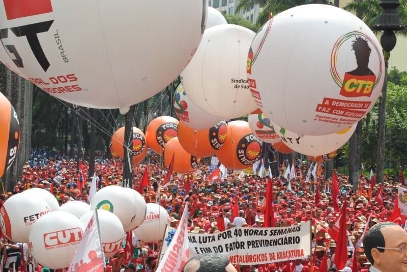 Integrantes da CUT e MST participaram do ato