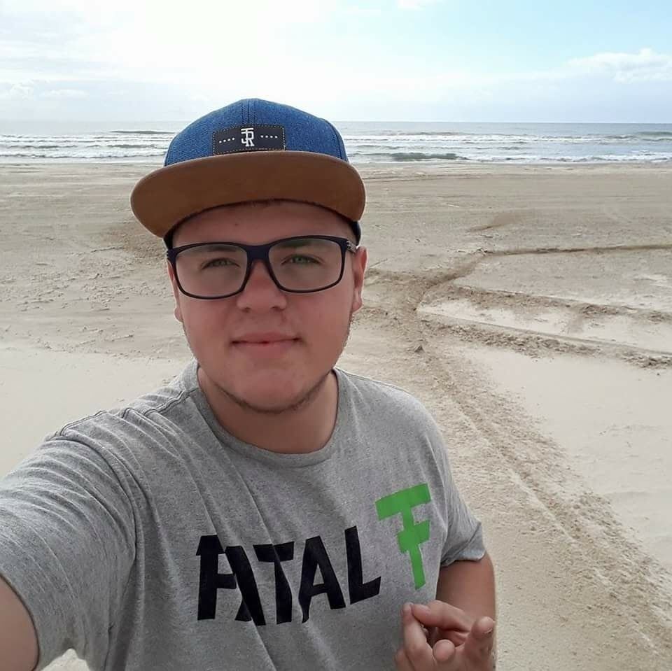 Paciente internado em hospital do
RS é executado com mais de 20 tiros. Polícia Civil
trabalha com a hipótese de que a vítima teria sido morta por engano. Alvo
original seria um traficante que havia sido baleado há dois dias