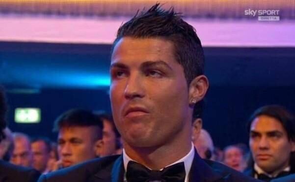 Cristiano Ronaldo também foi lembrado por ser uma pessoa que
faz careta quando é contrariado. Em 2012, quando perdeu o prêmio de melhor do
mundo para Lionel Messi, CR7 fez uma das suas...
