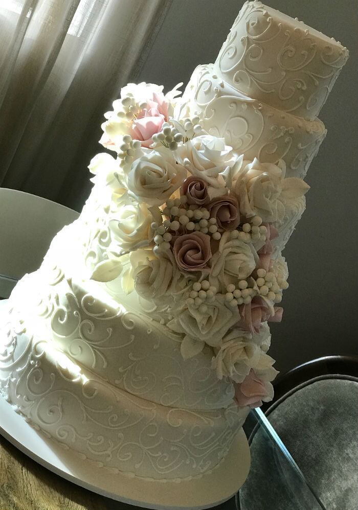 Decoração com bico de glacê e flores de açúcar também fazem parte do currículo de Luiz Toledo
