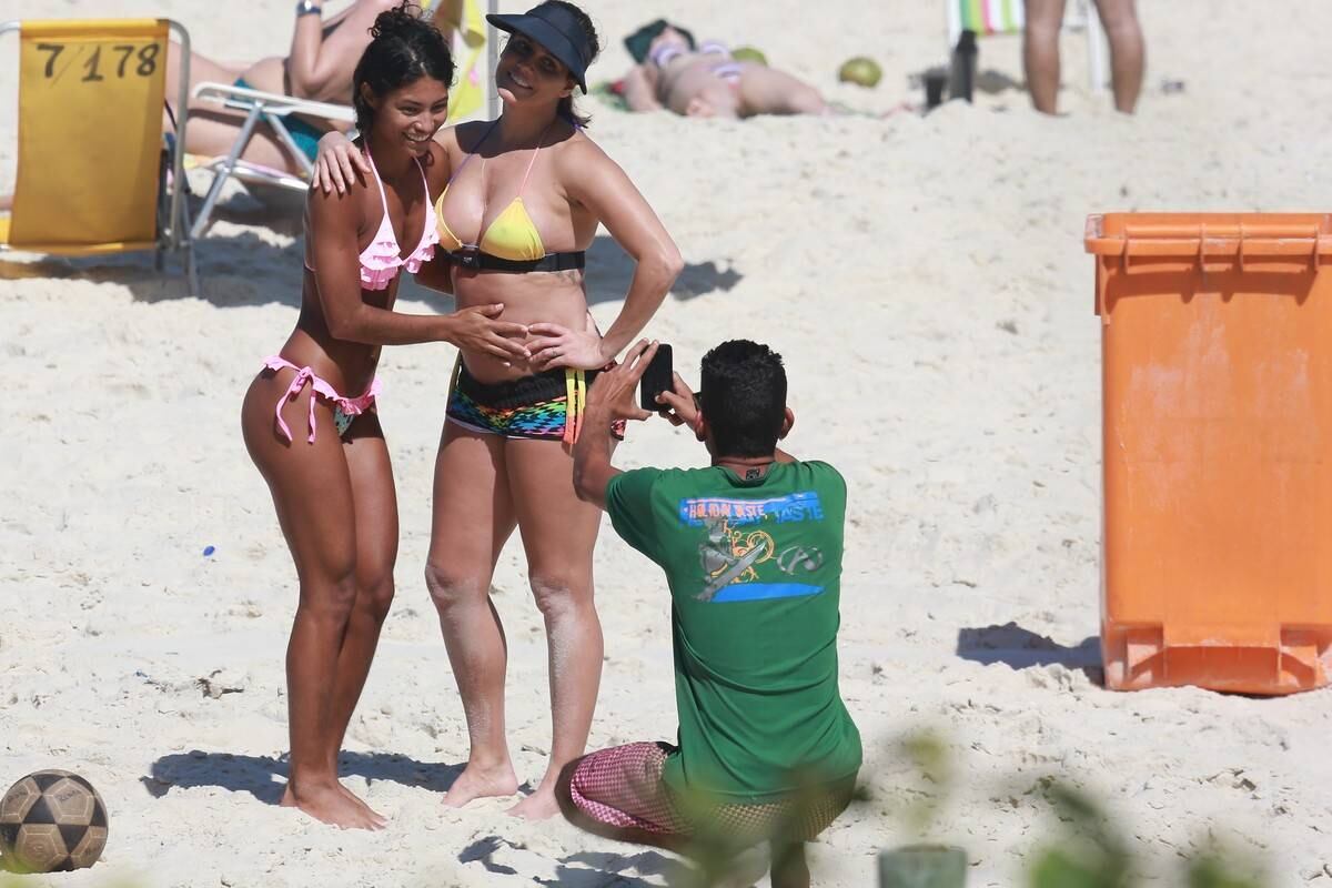 Grávida de cinco meses, Deborah Secco se exercita com o namorada no Rio de Janeiro