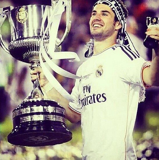 O meia Isco é outro atleta que se encaixa no perfil carismático. Marketing do Real atua antes dos acordos serem fechados 